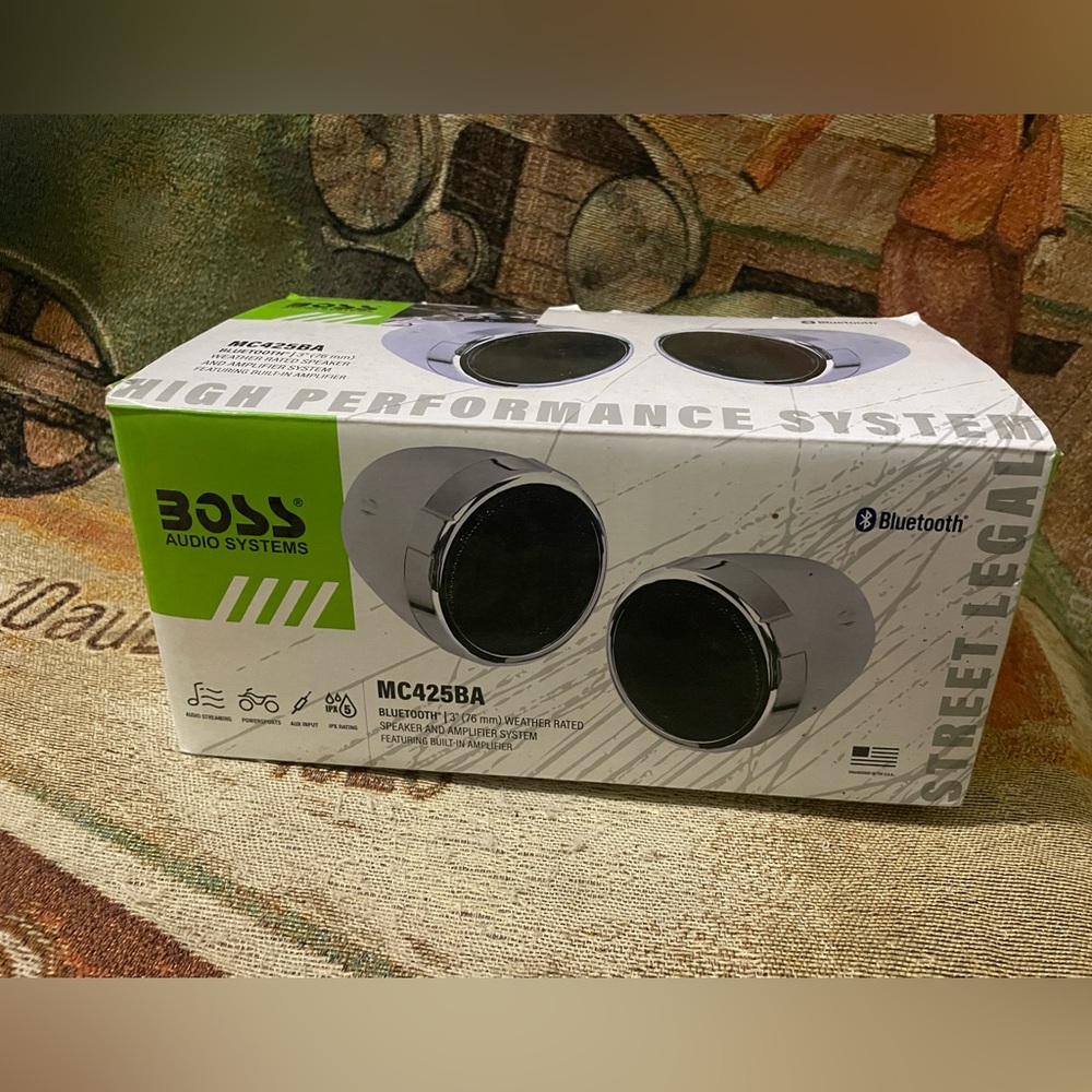 Set of 2 BOSS Audio Systems MC425BA Bluetooth Weather Rated Speakers & Amp